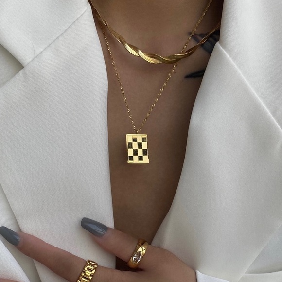 ◾️18K Gold Plated Rectangle Checkerboard Pendant Necklace - Picture 4 of 13